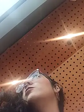 Melinerd online show from April 8, 6:19 pm