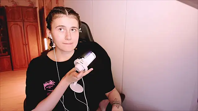 KristinaScott online show from February 13, 3:52 pm