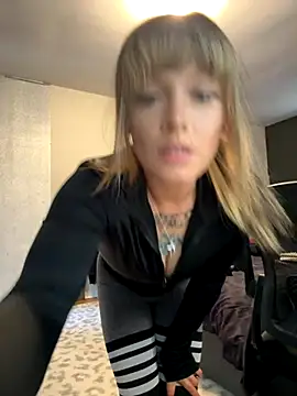 Snapshot of sofrancy chatting on November 23, 3:23 pm sofrancy online show from November 23, 3:23 pm