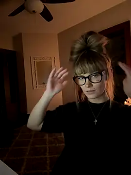 Snapshot of sofrancy chatting on December 1, 10:37 pm sofrancy online show from December 1, 10:37 pm