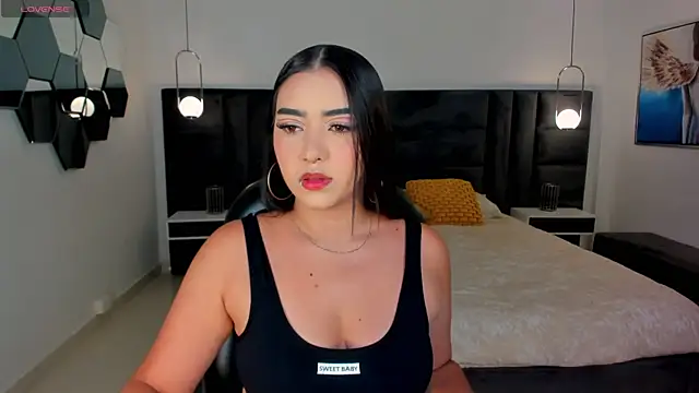 Snapshot of SophieLanne chatting on August 2, 4:22 am SophieLanne online show from August 2, 4:22 am