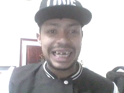 Snapshot of louishotlatinboy chatting on November 17, 5:24 am louishotlatinboy online show from November 17, 5:24 am