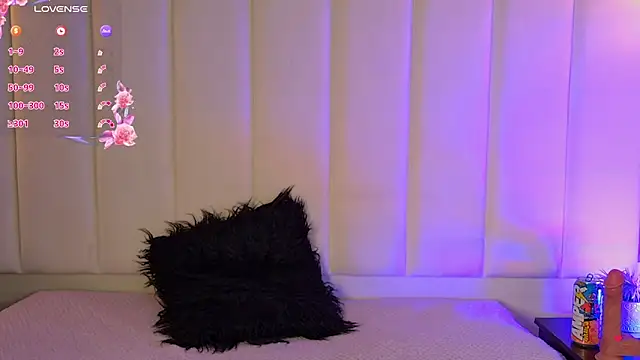 SharlotJones online show from March 7, 9:01 pm