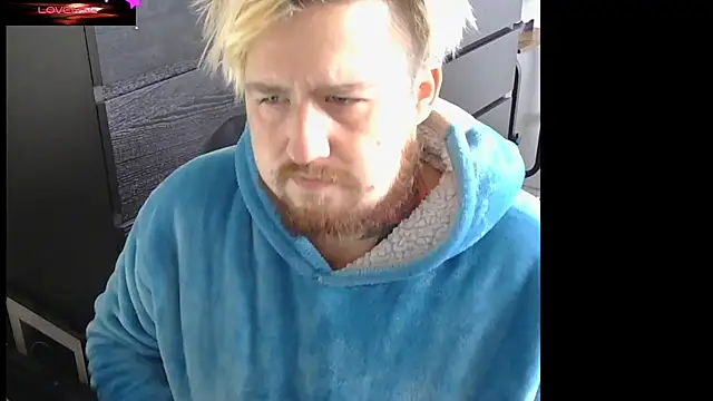 Snapshot of ThatAltGuy chatting on November 18, 9:36 am ThatAltGuy online show from November 18, 9:36 am