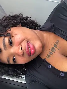 Snapshot of TuyaLes chatting on November 16, 5:18 pm TuyaLes online show from November 16, 5:18 pm