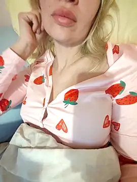 Snapshot of NaughtyClaudia_ chatting on December 13, 8:14 pm NaughtyClaudia online show from December 13, 8:14 pm