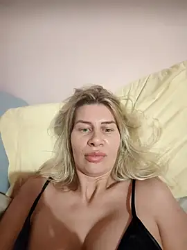 Snapshot of NaughtyClaudia_ chatting on December 15, 3:27 pm NaughtyClaudia online show from December 15, 3:27 pm