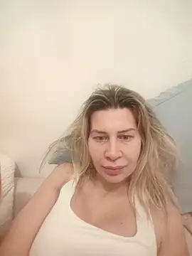 Snapshot of NaughtyClaudia_ chatting on February 16, 7:59 am NaughtyClaudia online show from February 16, 7:59 am