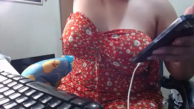 Snapshot of DiivaMarii chatting on June 18, 6:45 pm DiivaMarii online show from June 18, 6:45 pm