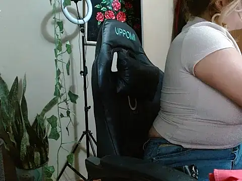 Snapshot of DiivaMarii chatting on July 29, 1:42 pm DiivaMarii online show from July 29, 1:42 pm