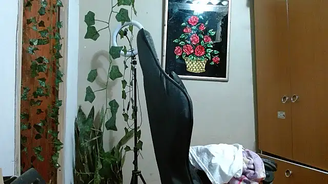 Snapshot of DiivaMarii chatting on August 2, 2:15 pm DiivaMarii online show from August 2, 2:15 pm
