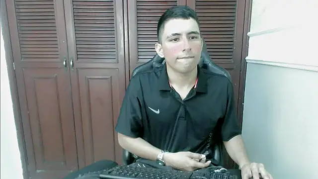 Snapshot of dannyt_hot chatting on November 17, 1:28 pm dannyt hot online show from November 17, 1:28 pm