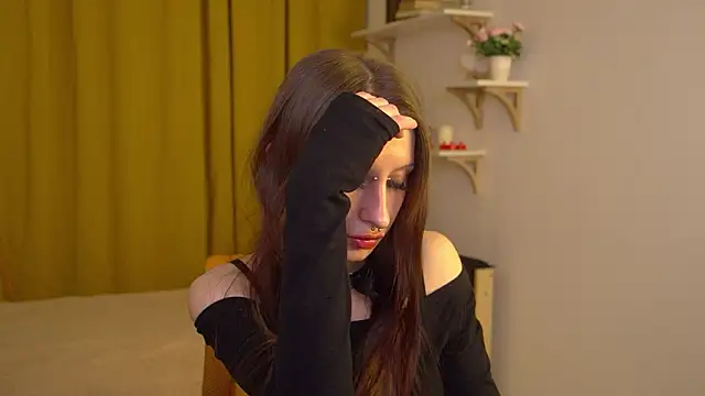 Snapshot of AliceWallflower chatting on February 18, 9:55 pm AliceWallflower online show from February 18, 9:55 pm