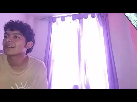 Snapshot of Youngcople18 chatting on November 16, 6:13 pm Youngcople18 online show from November 16, 6:13 pm