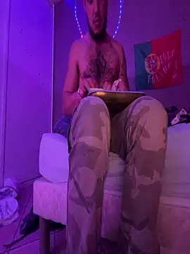 Snapshot of tarzandusud chatting on November 16, 3:23 am tarzandusud online show from November 16, 3:23 am