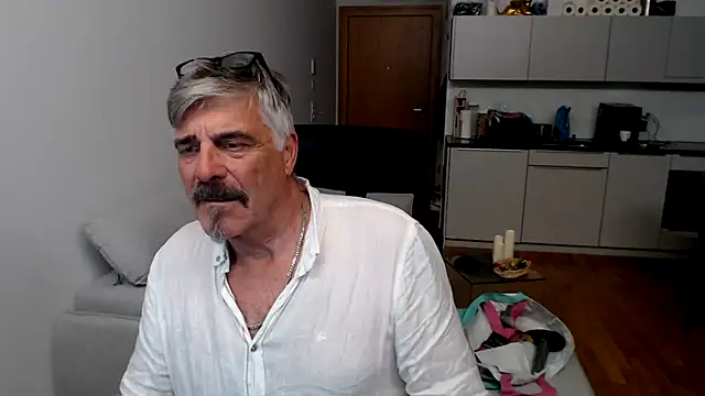 Snapshot of Buidapest chatting on January 16, 10:58 pm Buidapest online show from January 16, 10:58 pm