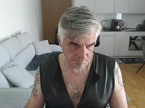 Buidapest online show from April 19, 8:02 am