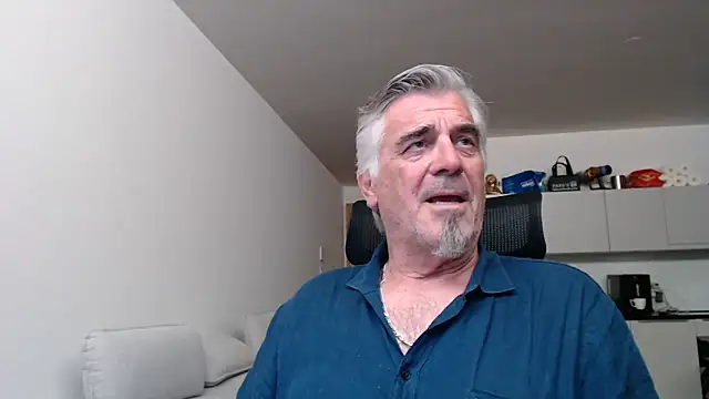 Snapshot of Buidapest chatting on May 3, 2:39 am Buidapest online show from May 3, 2:39 am