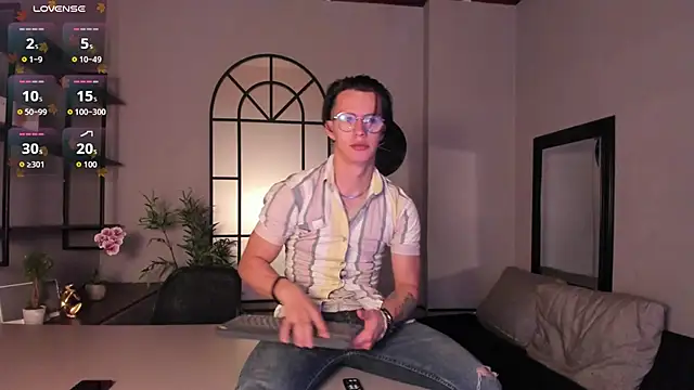 Brandon starkk online show from February 18, 11:39 am