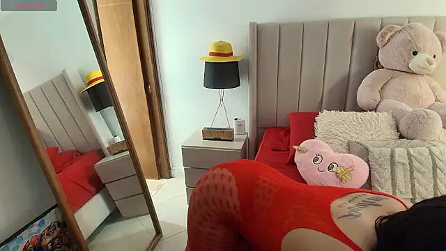 Emyii  online show from February 17, 2:13 pm