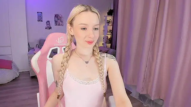 Tiffany Paw online show from March 18, 3:20 am