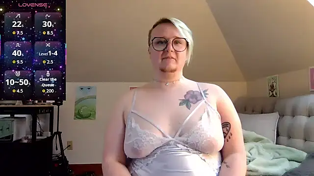 queerlyjaz online show from April 21, 5:50 pm