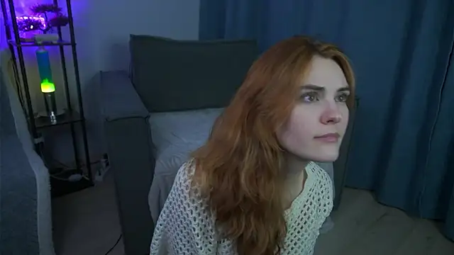 Snapshot of foxy_cute4you chatting on February 1, 8:18 pm foxy cute4you online show from February 1, 8:18 pm