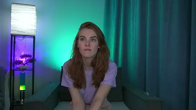 Snapshot of foxy_cute4you chatting on February 13, 6:37 pm foxy cute4you online show from February 13, 6:37 pm