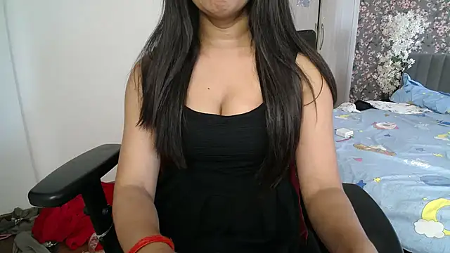 Snapshot of Little_princess01 chatting on April 26, 3:37 am Little princess01 online show from April 26, 3:37 am