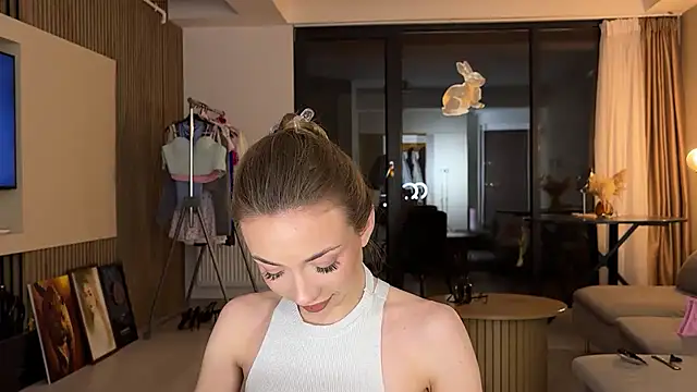 Jolienne online show from April 5, 8:39 pm