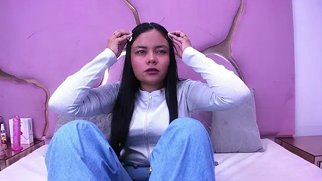 Aisha Leenss online show from February 13, 2:02 pm