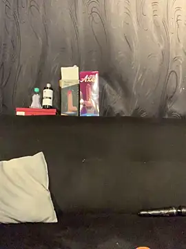 Dannii- online show from February 17, 1:02 am