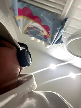 Snapshot of Pelotas2000 chatting on November 17, 2:17 am Pelotas2000 online show from November 17, 2:17 am