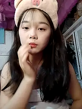 Snapshot of Baa-bee22 chatting on April 26, 5:49 am Baa-bee22 online show from April 26, 5:49 am
