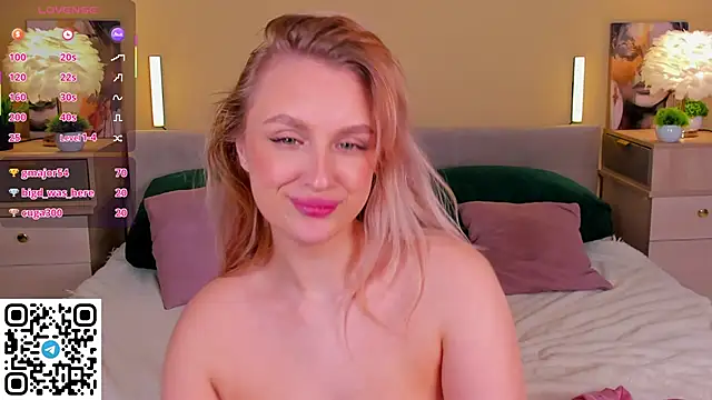 Snapshot of KiraRuiz chatting on February 3, 6:40 am KiraRuiz online show from February 3, 6:40 am