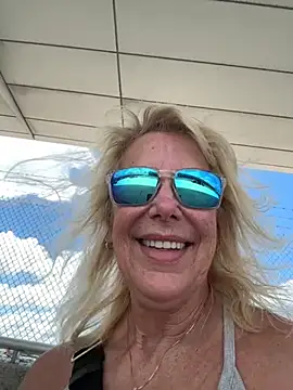 Snapshot of FitCougar chatting on May 14, 6:04 pm FitCougar online show from May 14, 6:04 pm
