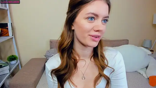 AngelesBenitz online show from March 7, 7:16 am