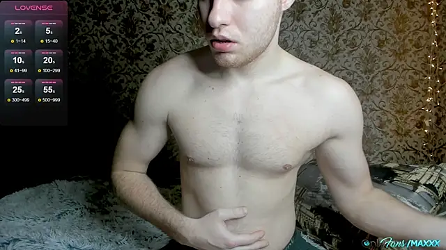 Snapshot of Maxhornyblondieman chatting on December 19, 10:22 am Maxhornyblondieman online show from December 19, 10:22 am