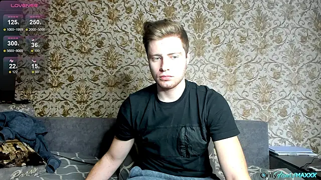 Snapshot of Maxhornyblondieman chatting on February 8, 1:03 pm Maxhornyblondieman online show from February 8, 1:03 pm