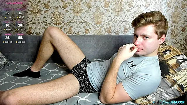 Snapshot of Maxhornyblondieman chatting on February 28, 9:32 am Maxhornyblondieman online show from February 28, 9:32 am