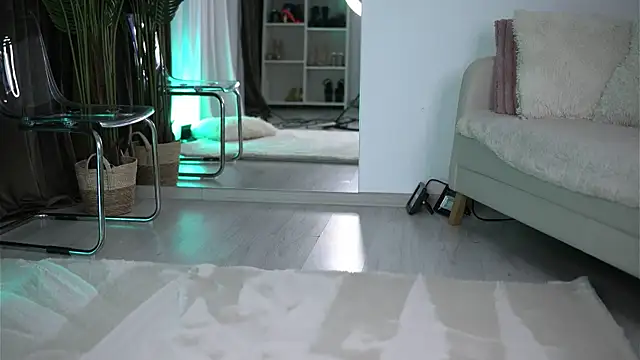 LuvCaprice online show from December 17, 9:37 am