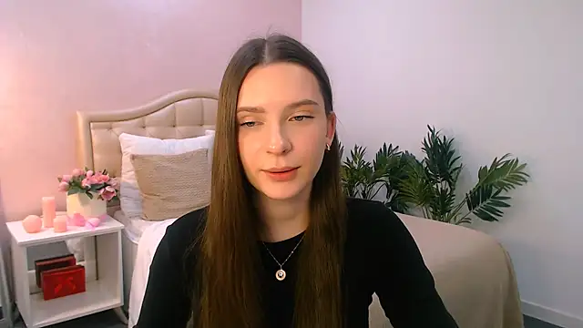 Snapshot of charming_berry chatting on November 18, 10:09 am charming berry online show from November 18, 10:09 am