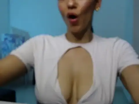 Snapshot of Annie_Cervantez chatting on February 20, 6:26 am Annie Cervantez online show from February 20, 6:26 am