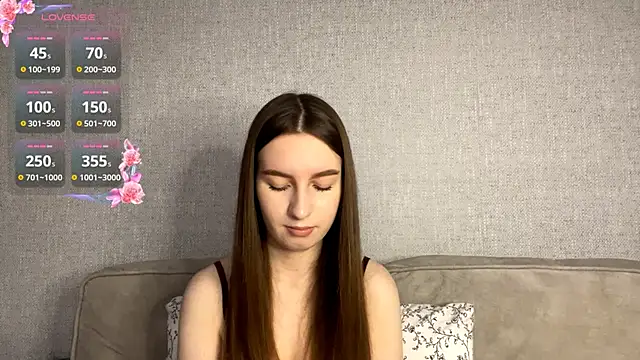 Snapshot of CindaWinn chatting on February 13, 6:42 am CindaWinn online show from February 13, 6:42 am