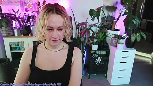 Snapshot of xzoeyryanx chatting on January 18, 6:44 pm xzoeyryanx online show from January 18, 6:44 pm