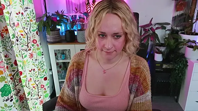 Snapshot of xzoeyryanx chatting on February 10, 6:45 pm xzoeyryanx online show from February 10, 6:45 pm