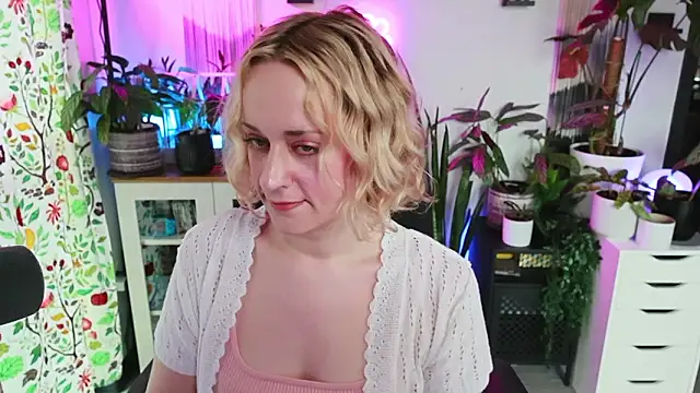 Snapshot of xzoeyryanx chatting on February 13, 6:48 pm xzoeyryanx online show from February 13, 6:48 pm