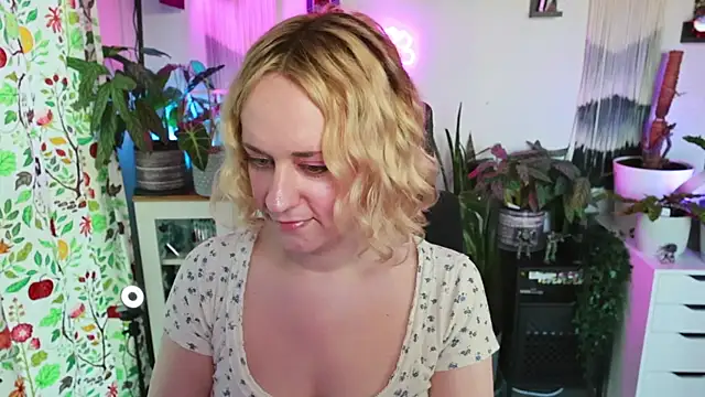 Snapshot of xzoeyryanx chatting on May 3, 5:19 pm xzoeyryanx online show from May 3, 5:19 pm