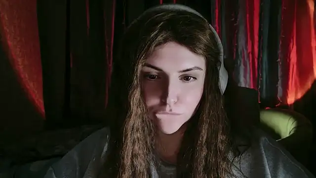 Snapshot of DaraSecret chatting on November 18, 1:22 am DaraSecret online show from November 18, 1:22 am