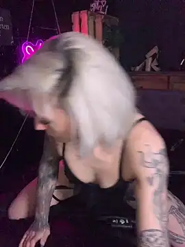 Snapshot of Shy-Ivy chatting on April 21, 8:44 pm Shy-Ivy online show from April 21, 8:44 pm